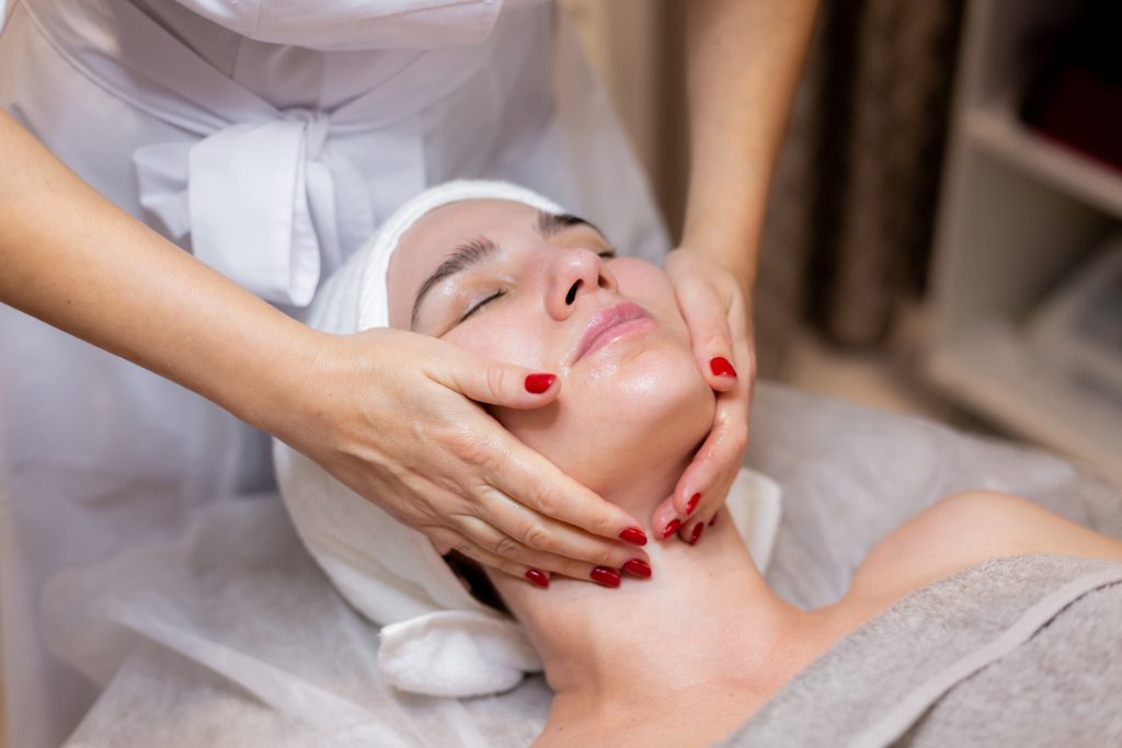 facial wajah pria di bandung