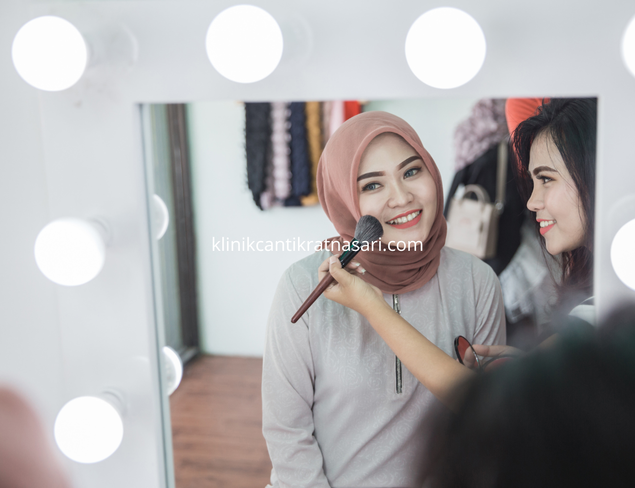 MAKE UP NATURAL