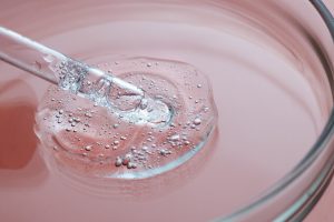 Perbedaan Retinol, Niacinamide, dan Vitamin C: Mana yang Sobat Cakas Butuhkan?